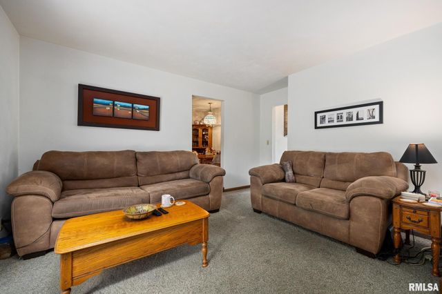 102 BITTERSWEET Lane, East Peoria, IL 61611
