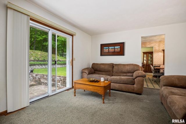 102 BITTERSWEET Lane, East Peoria, IL 61611