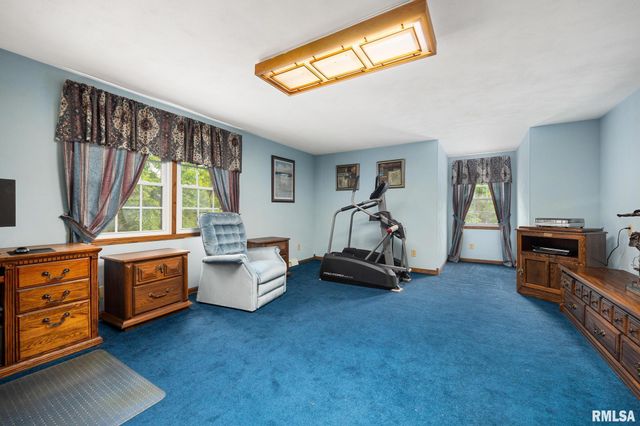 102 BITTERSWEET Lane, East Peoria, IL 61611