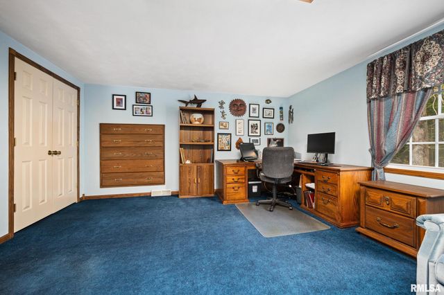 102 BITTERSWEET Lane, East Peoria, IL 61611