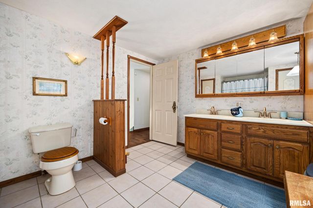 102 BITTERSWEET Lane, East Peoria, IL 61611