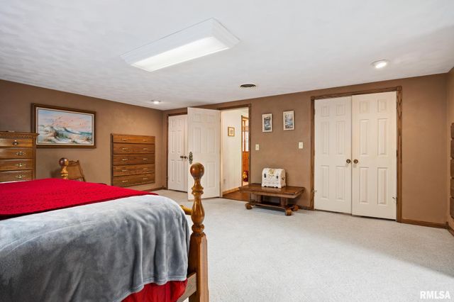 102 BITTERSWEET Lane, East Peoria, IL 61611