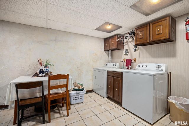 102 BITTERSWEET Lane, East Peoria, IL 61611