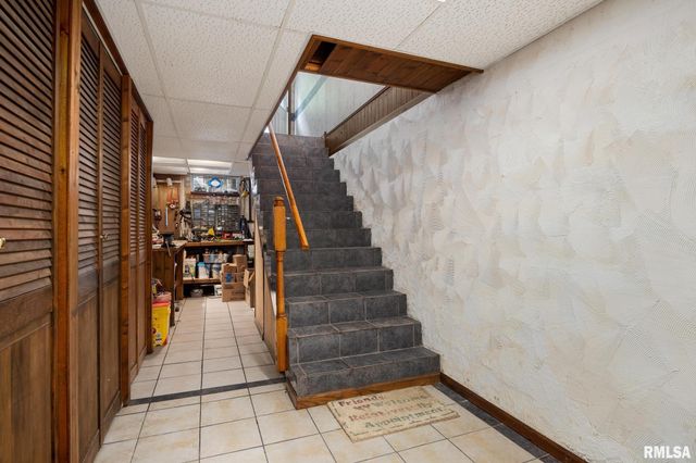 102 BITTERSWEET Lane, East Peoria, IL 61611