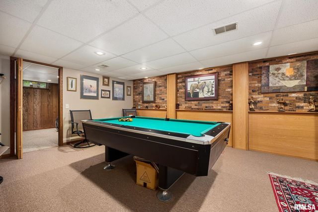 102 BITTERSWEET Lane, East Peoria, IL 61611