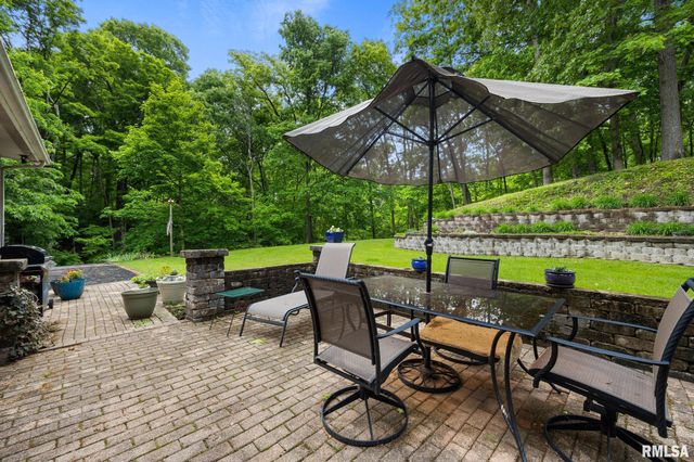 102 BITTERSWEET Lane, East Peoria, IL 61611