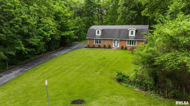 102 BITTERSWEET Lane, East Peoria, IL 61611
