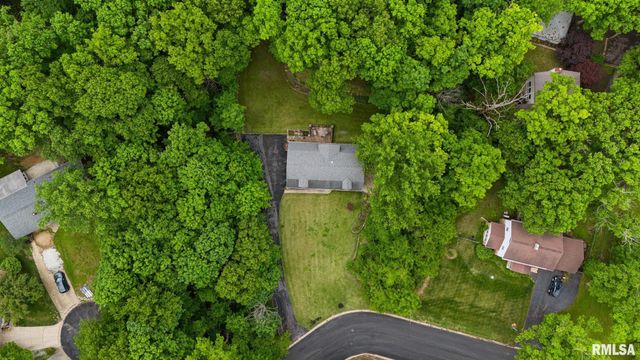 102 BITTERSWEET Lane, East Peoria, IL 61611