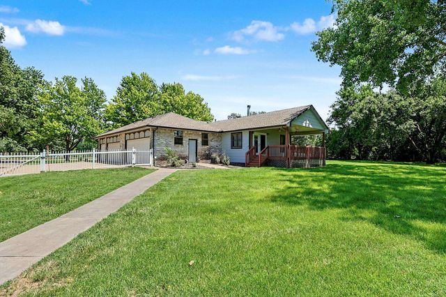 8425 S Lulu Ave, Haysville, KS 67060