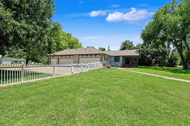 8425 S Lulu Ave, Haysville, KS 67060