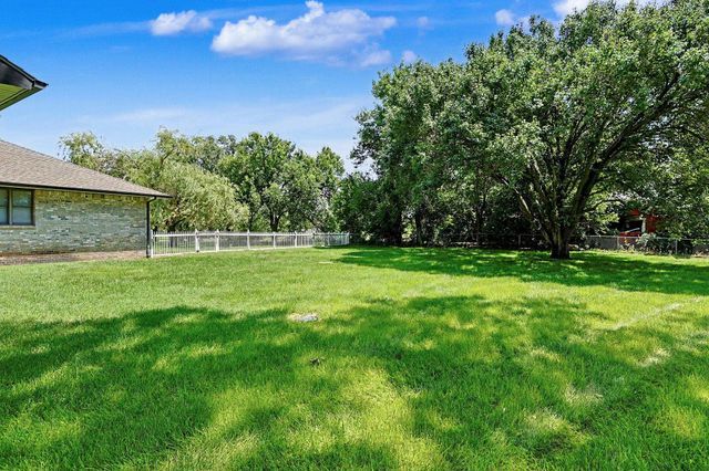 8425 S Lulu Ave, Haysville, KS 67060
