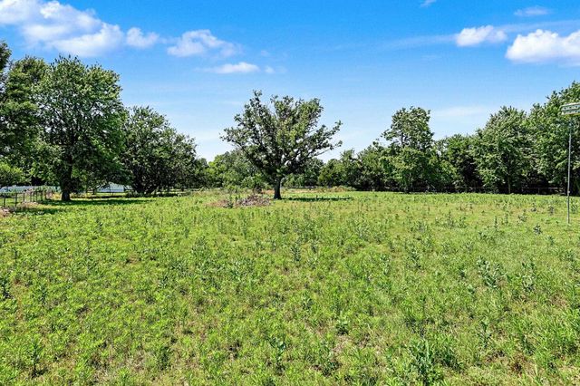 8425 S Lulu Ave, Haysville, KS 67060