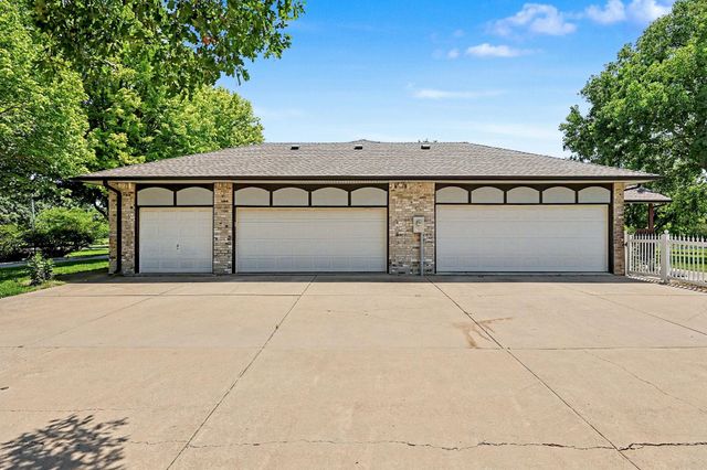8425 S Lulu Ave, Haysville, KS 67060