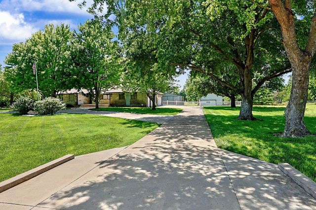 8425 S Lulu Ave, Haysville, KS 67060