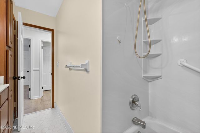 6201 GRAYLING Drive, Jacksonville, FL 32256