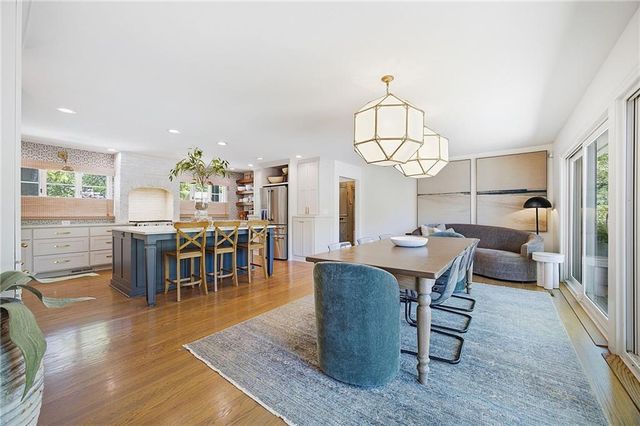 9526 Manor Road, Leawood, KS 66206