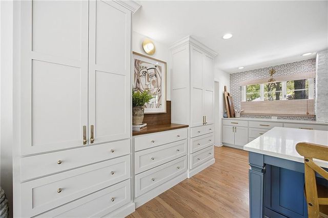 9526 Manor Road, Leawood, KS 66206