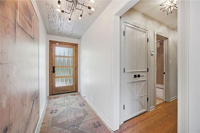 9526 Manor Road, Leawood, KS 66206