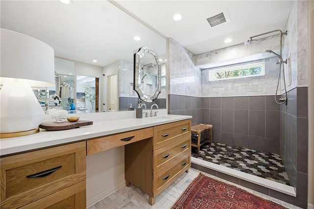 9526 Manor Road, Leawood, KS 66206