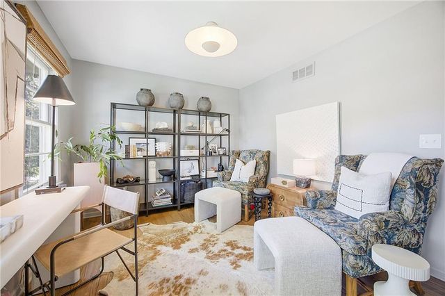 9526 Manor Road, Leawood, KS 66206
