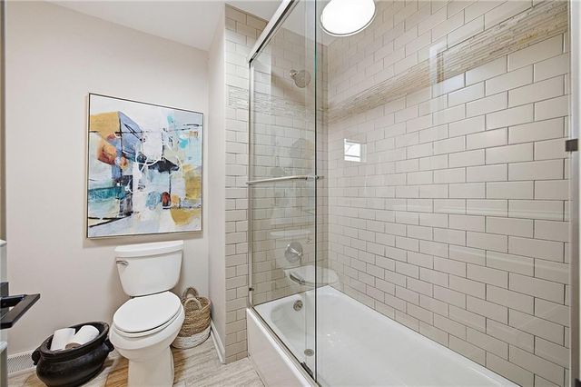 9526 Manor Road, Leawood, KS 66206