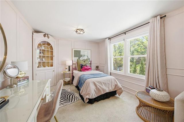 9526 Manor Road, Leawood, KS 66206