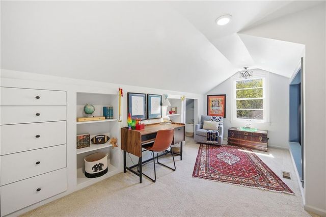 9526 Manor Road, Leawood, KS 66206
