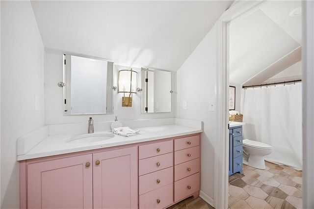9526 Manor Road, Leawood, KS 66206