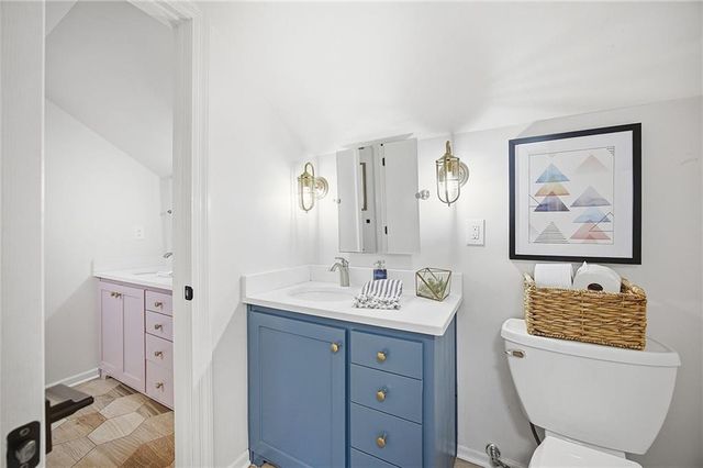 9526 Manor Road, Leawood, KS 66206