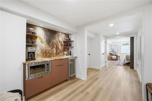 9526 Manor Road, Leawood, KS 66206