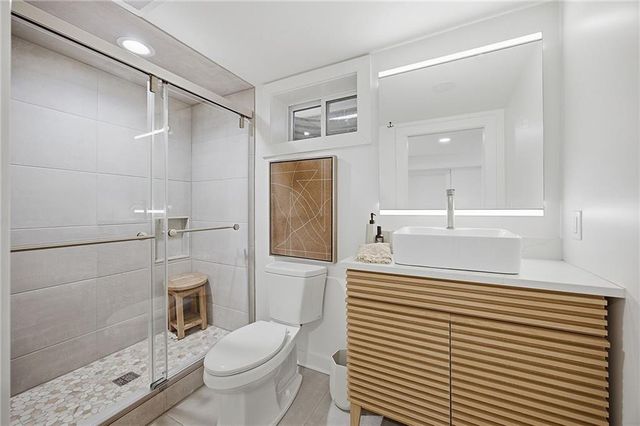 9526 Manor Road, Leawood, KS 66206