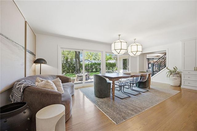 9526 Manor Road, Leawood, KS 66206