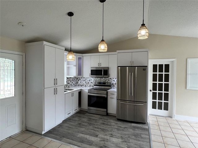 6 E THRUSH STREET, Apopka, FL 32712