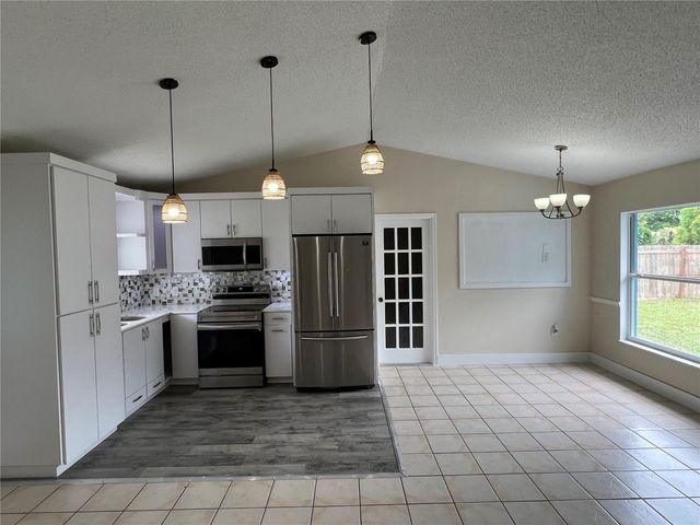 6 E THRUSH STREET, Apopka, FL 32712