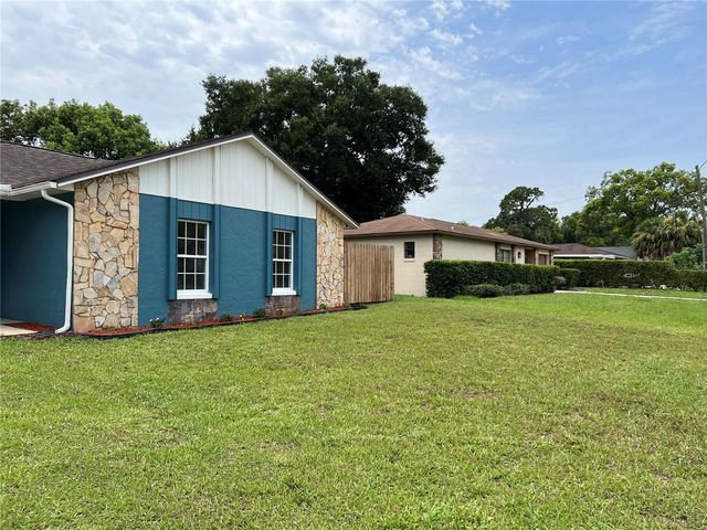 6 E THRUSH STREET, Apopka, FL 32712