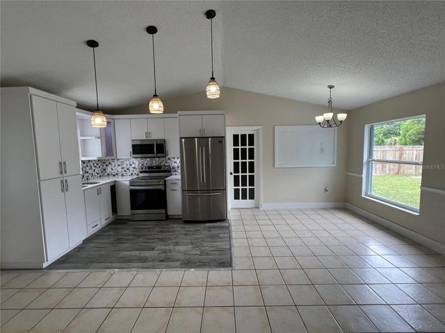 6 E THRUSH STREET, Apopka, FL 32712