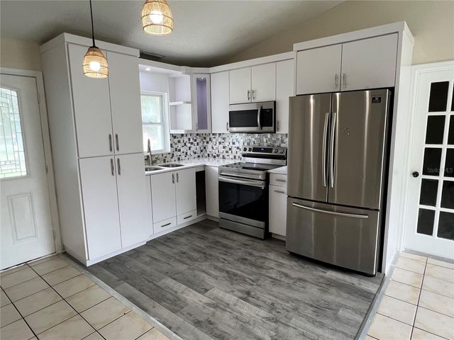 6 E THRUSH STREET, Apopka, FL 32712