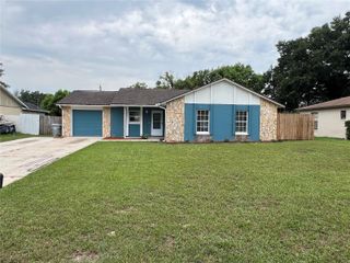 6 E THRUSH STREET, Apopka, FL 32712