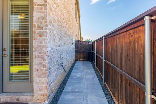 2280 Washington Drive, Carrollton, TX 75010