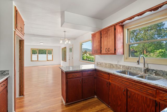 62 Winema Way, Medford, OR 97501