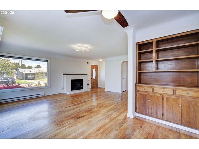 2787 MARYLAND St, Longview, WA 98632