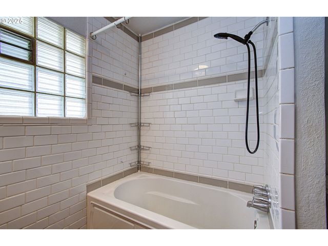 2787 MARYLAND St, Longview, WA 98632