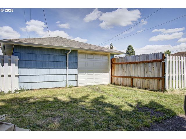 2787 MARYLAND St, Longview, WA 98632
