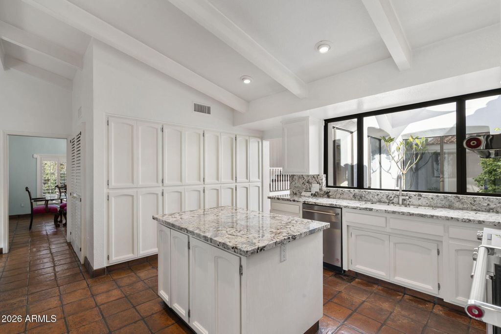 Image 17 of property listing at 84 Biltmore Estates --, Phoenix, AZ 85016