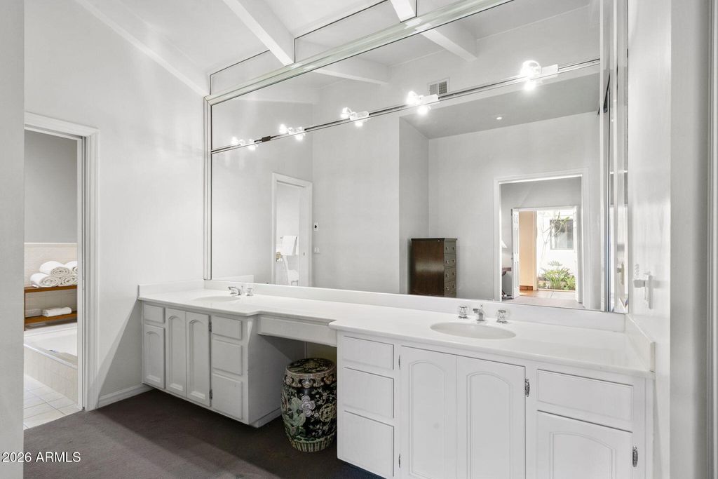 Image 28 of property listing at 84 Biltmore Estates --, Phoenix, AZ 85016