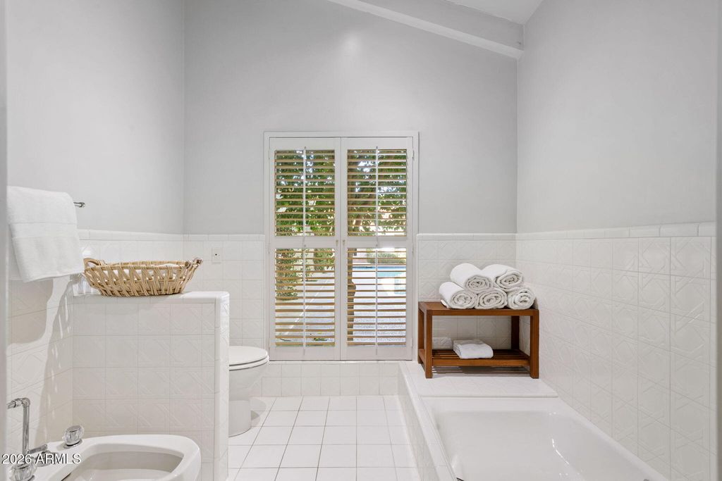 Image 30 of property listing at 84 Biltmore Estates --, Phoenix, AZ 85016