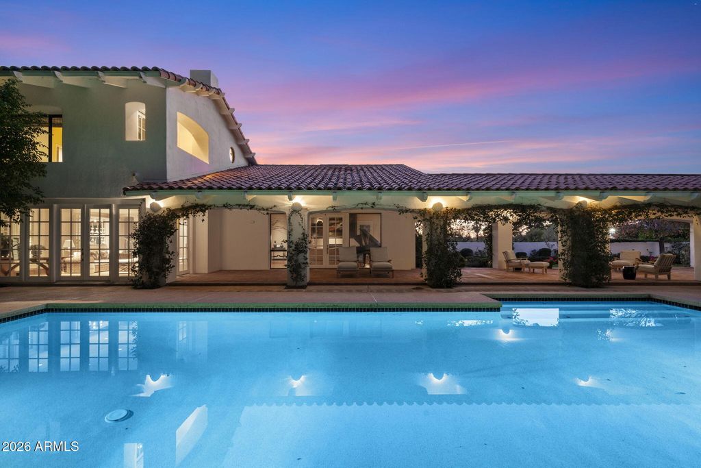 Image 4 of property listing at 84 Biltmore Estates --, Phoenix, AZ 85016