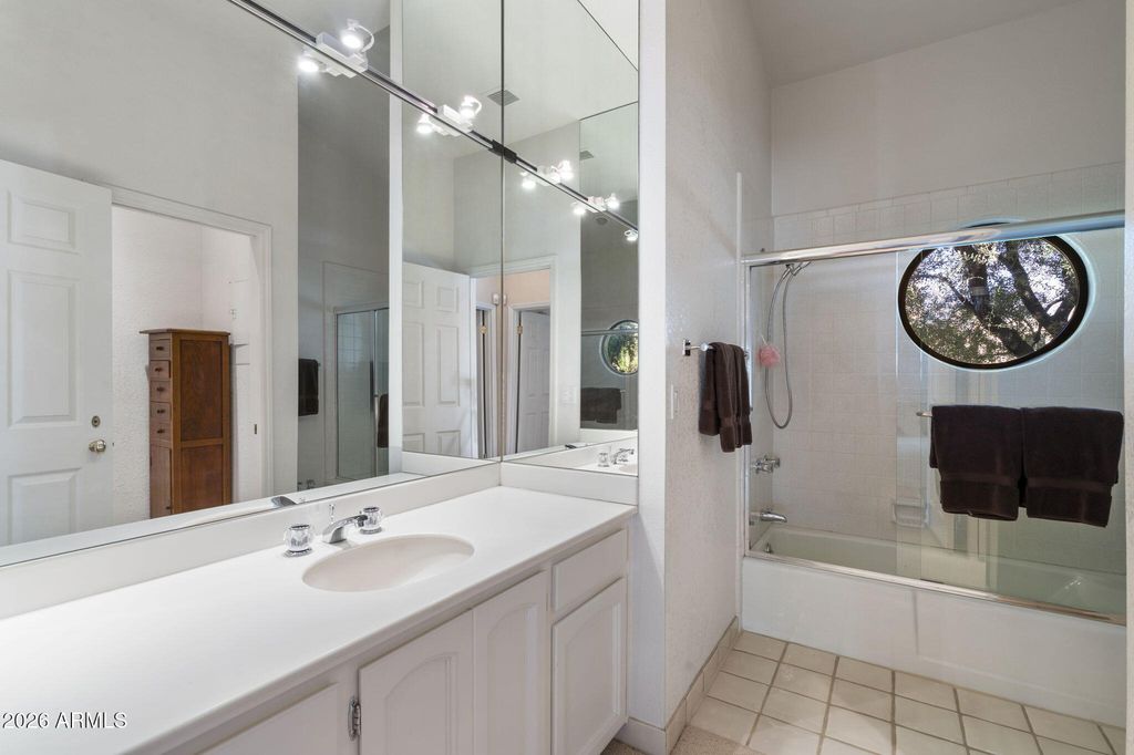 Image 44 of property listing at 84 Biltmore Estates --, Phoenix, AZ 85016