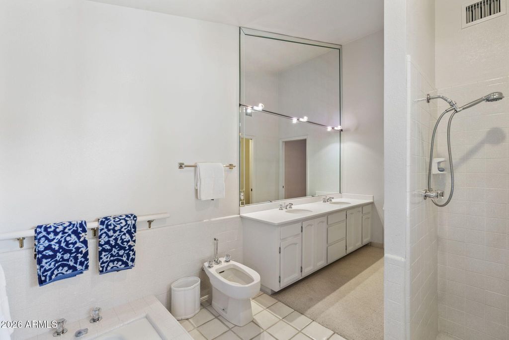 Image 46 of property listing at 84 Biltmore Estates --, Phoenix, AZ 85016