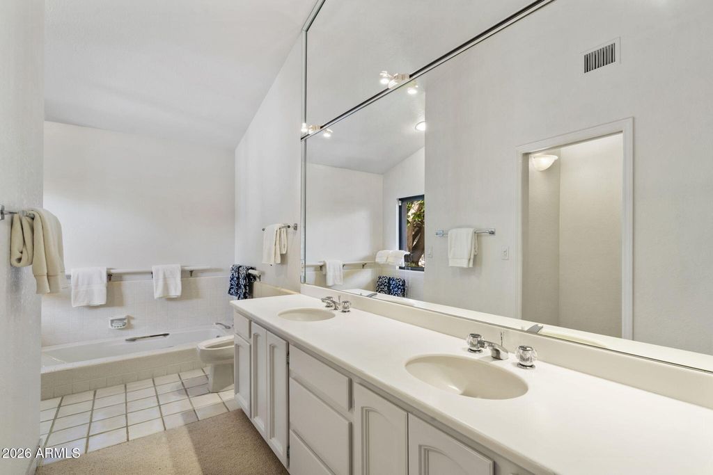 Image 47 of property listing at 84 Biltmore Estates --, Phoenix, AZ 85016